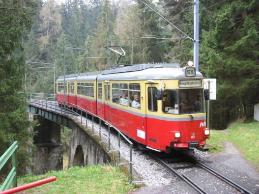 Innsbruck Tw 83 / Viadukt Mutters / 21.4.05 / 67-83-03 / B.Esser